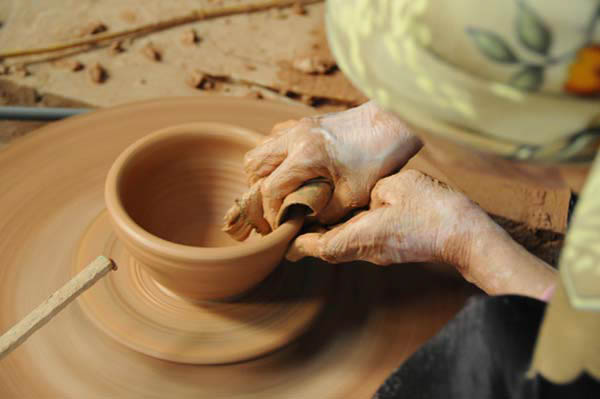 Phương pháp bàn xoay gốm cho đồ gốm sứ Bát Tràng