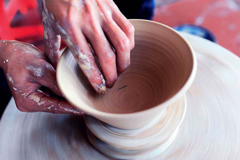 Phương pháp tạo hình bằng tay cho đồ gốm sứ Bát Tràng