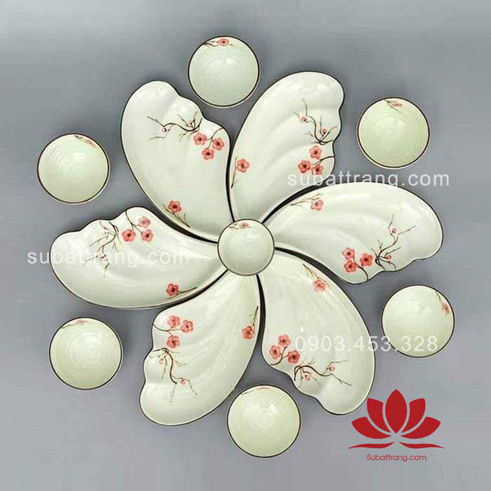 Họa tiết hoa đào đỏ rực rỡ sắc màu 