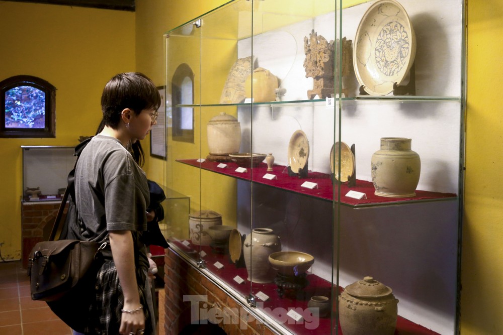 Khám Phá Bảo Tàng Gốm Sứ Mậu Dịch - Hành Trình Tìm Hiểu Văn Hóa Giao Thương Qua Gốm Sứ