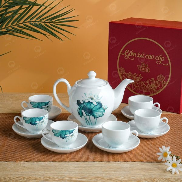 Khám phá vai trò của ấm chén gốm sứ trong ẩm thực Việt