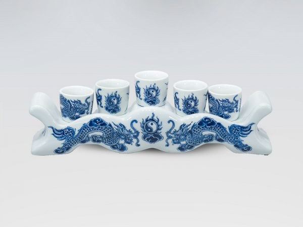 Bộ chén thờ 5 chén và 3 chén - Bí quyết chọn và cách sử dụng chuẩn phong thủy cho bàn thờ gia đình