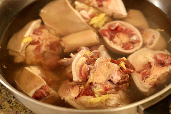 Cách làm đuôi bò hầm thuốc bắc - Bí quyết nấu món truyền thống bổ dưỡng tại nhà